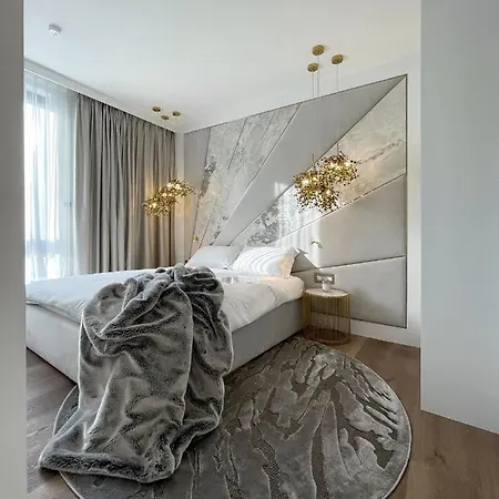 Luxury Gold 300m From The Apartment Sopot