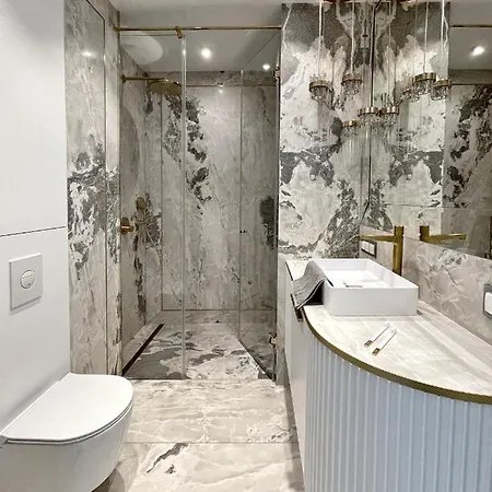 Apartment Luxury Gold 300m From The Sopot