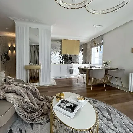 Luxury Gold 300m From The Apartment Sopot